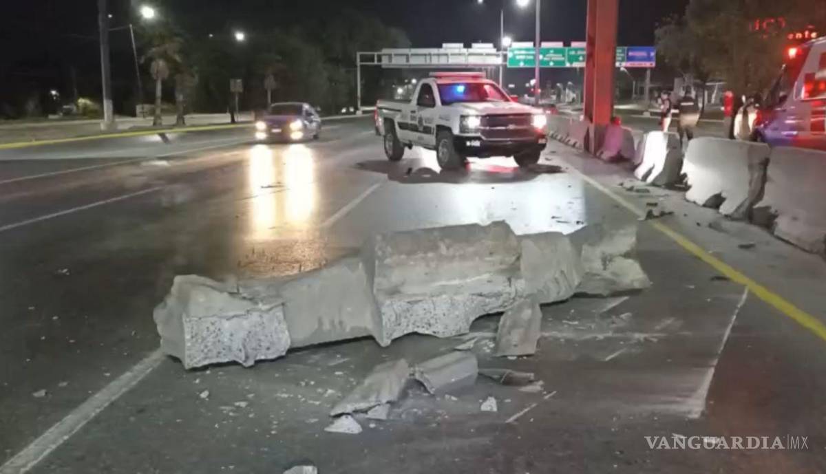 $!Elementos de Tránsito Municipal abanderaron la zona para prevenir otro accidente.