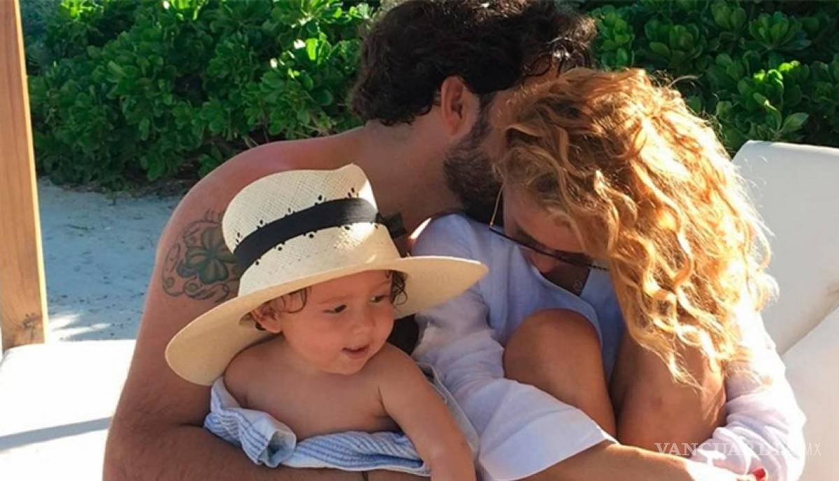 $!'Paulina Rubio cae en depresión porque se siente vieja, la corren de disquera y no llena conciertos': TvNotas