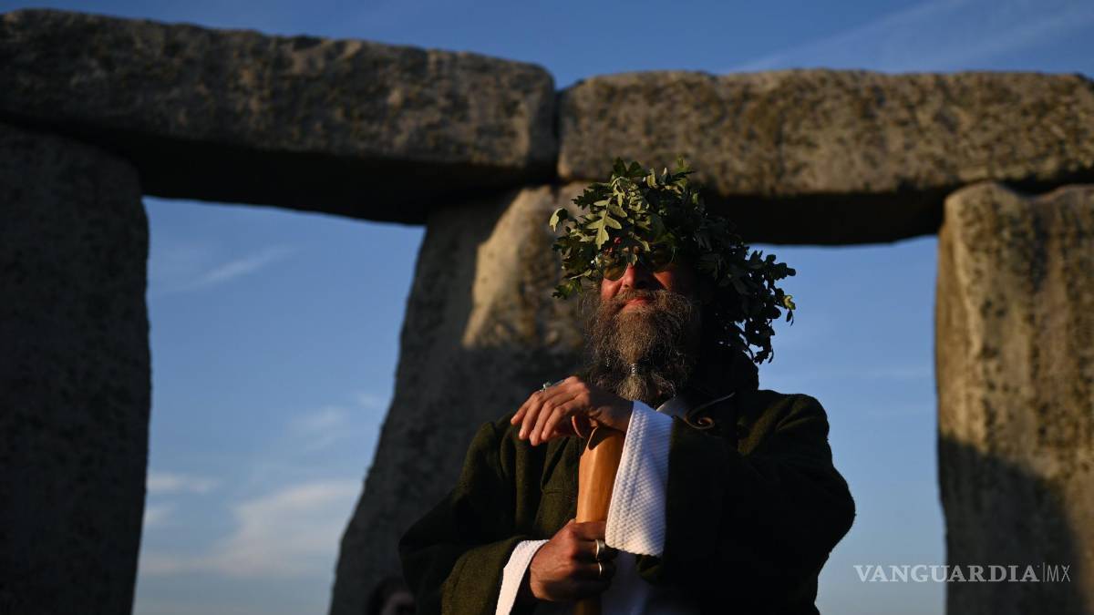 Así celebran miles de personas el Solsticio de Verano en Stonehenge (fotos)