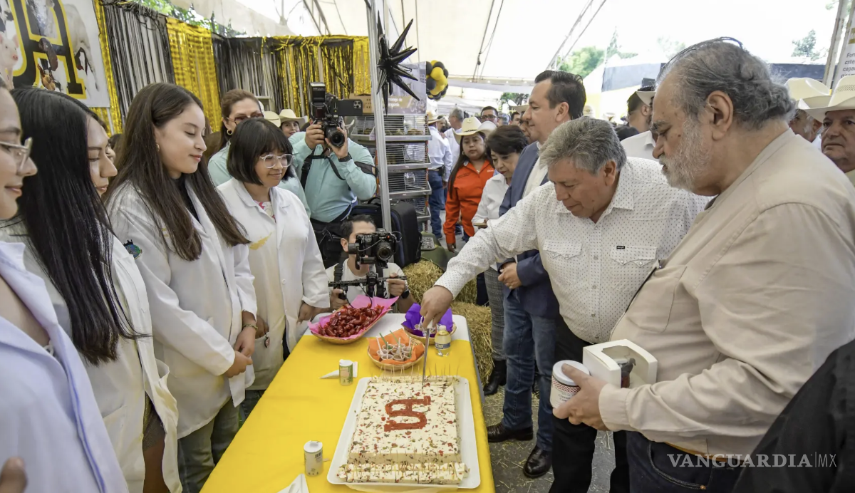 $!Estudiantes muestran productos y proyectos desarrollados en la Universidad durante una edición anterior de la Expo UAAAN.