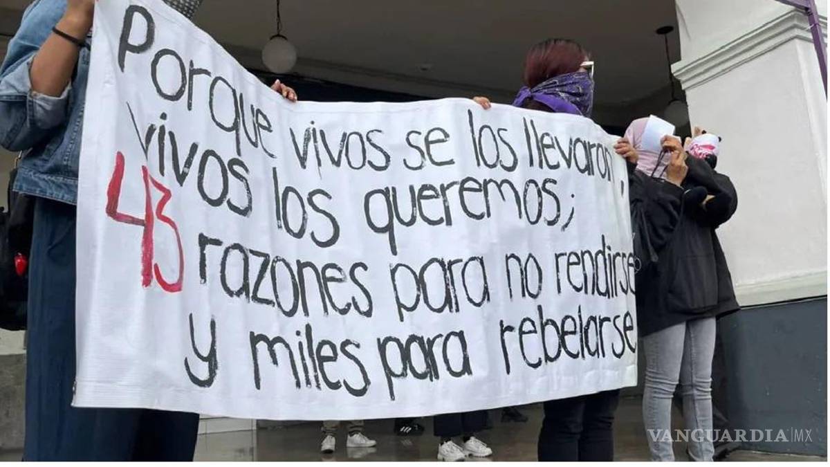 Marchan en Toluca por los 11 años de la desaparición de los 43 normalistas