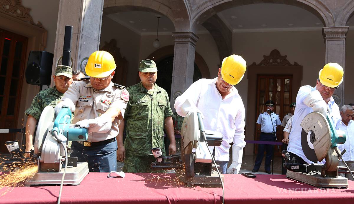 $!Destruyen armas decomisadas en Nuevo León