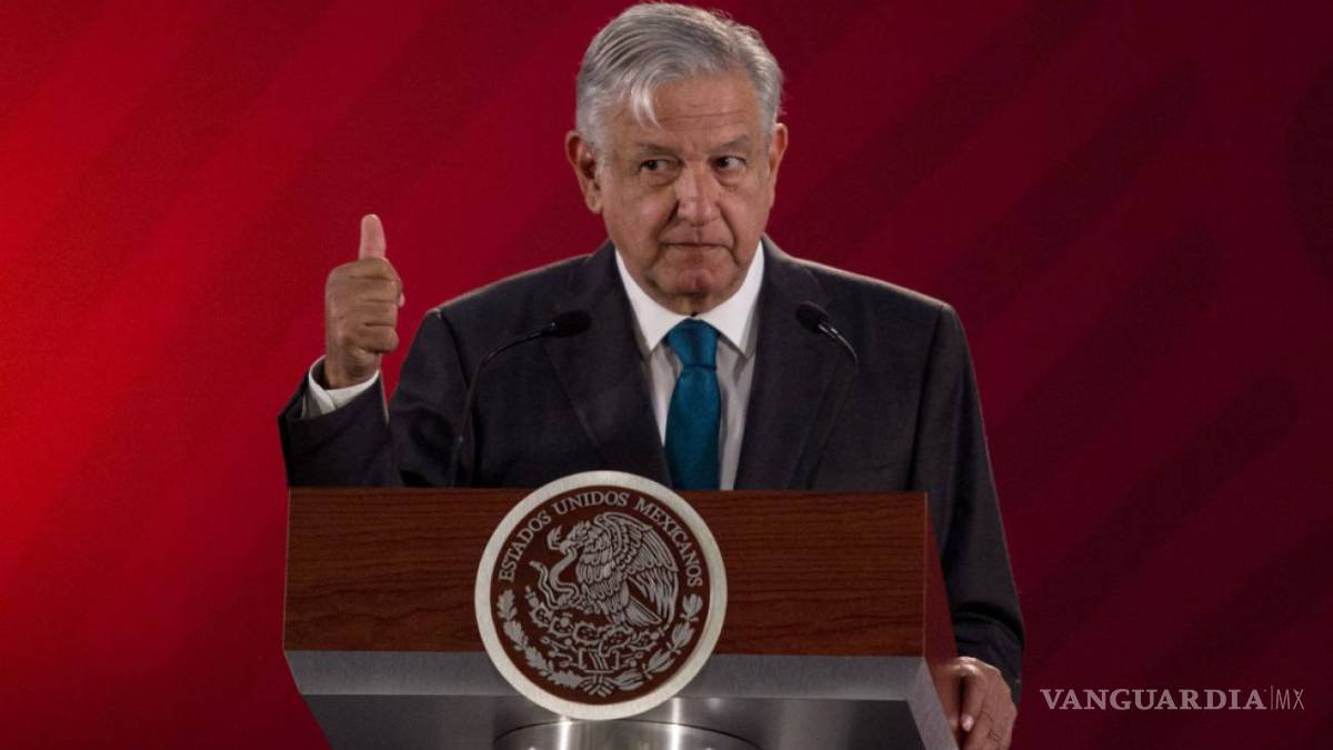AMLO firma compromiso de no reelección y reitera que dejará el cargo en 2024