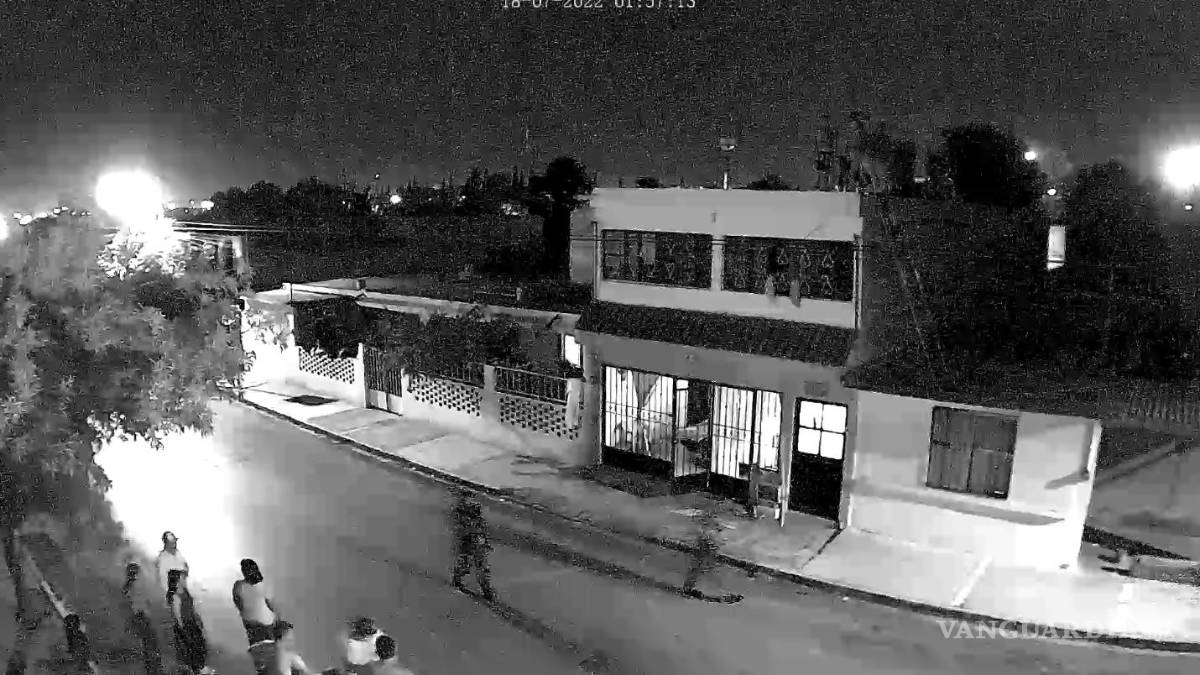 Evitan policías de Saltillo que joven se aviente de un techo; padecía depresión