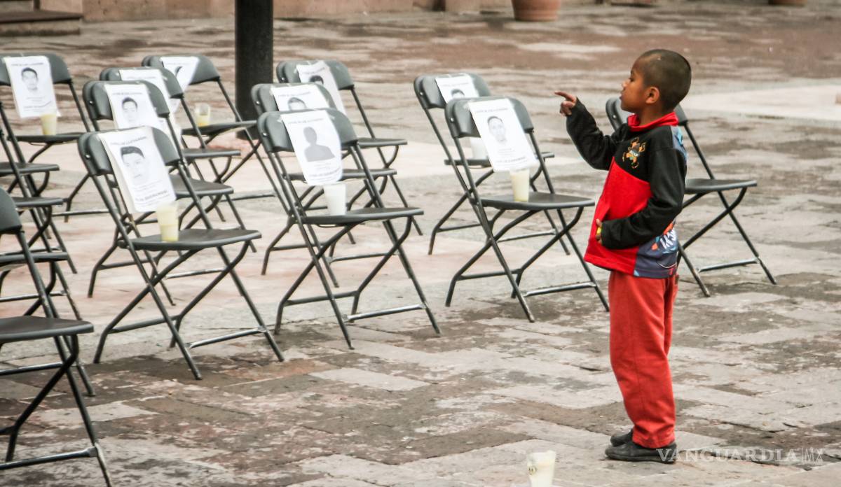 $!Saltillo marcha una vez más para recordar la desaparición de los 43 estudiantes