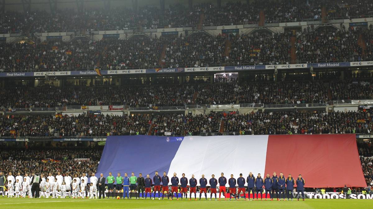 Homenaje a las víctimas de París en clásico español