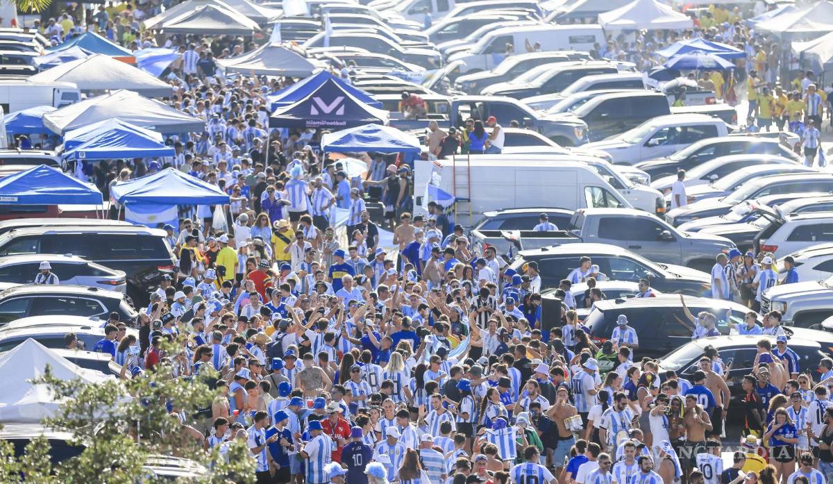 $!Heridos, llantos y gente con golpes de calor, encima niños desesperados, es lo que ha ocurrido hasta el momento en la previa para la Copa América.