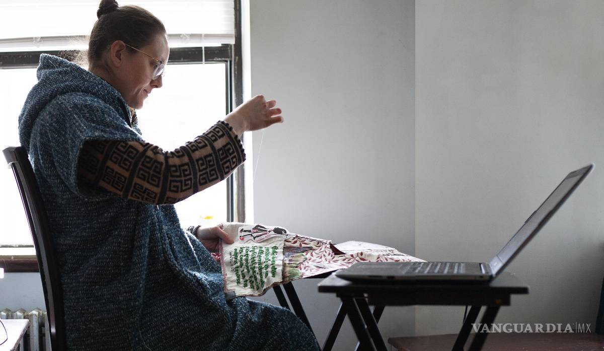 $!Artista de Coahuila expone en Nueva York: Invita a enfrentarse a los claroscuros de la realidad