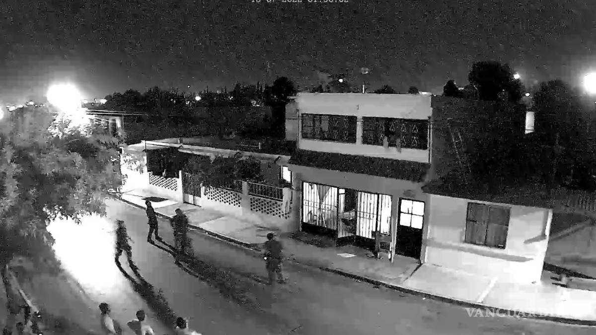 Evitan policías de Saltillo que joven se aviente de un techo; padecía depresión