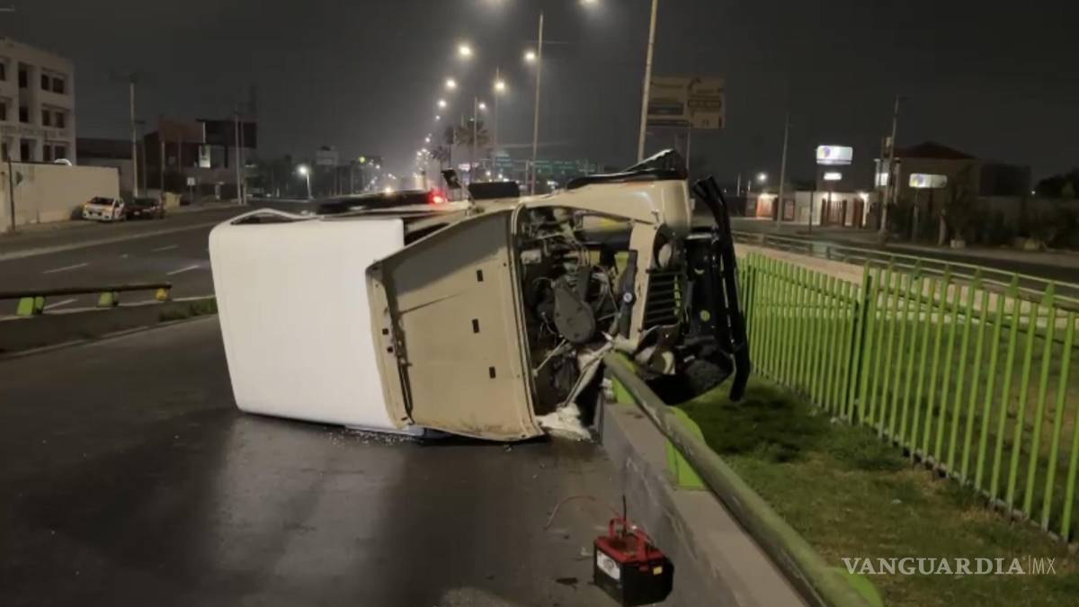 Saltillo: joven vuelca su carro, sale ileso y huye del lugar