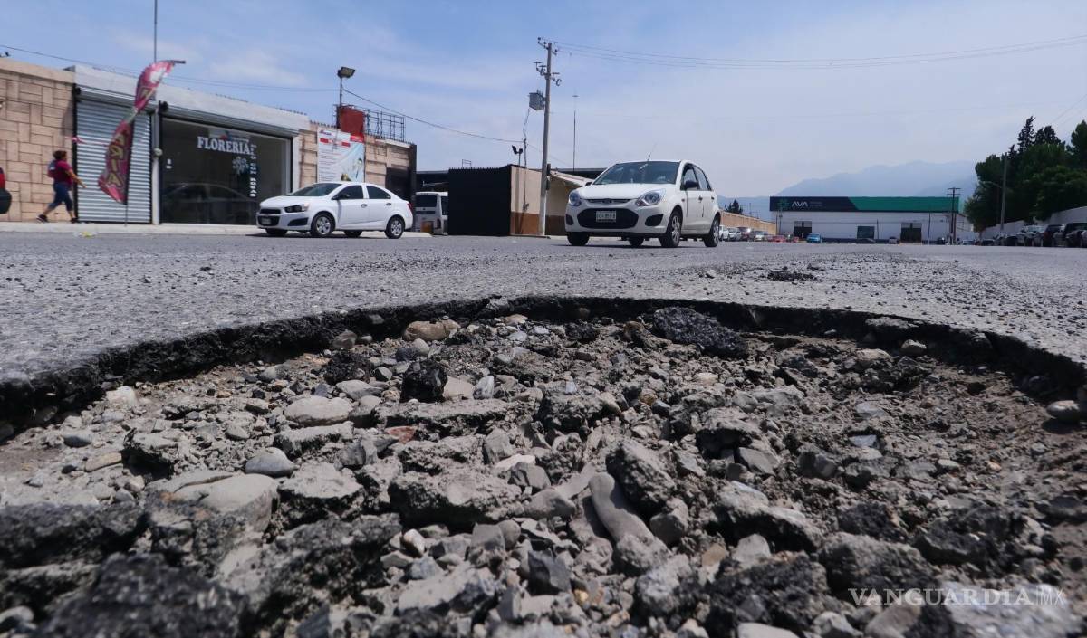 $!No hay nada más desagradable que caer en un bache, por los daños que causa.
