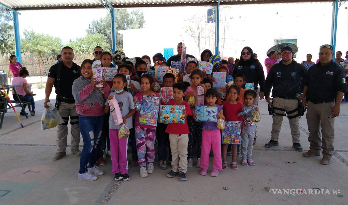 $!Los festejados no podían ocultar su felicidad por la gran sorpresa que les llevaron para un momento de diversión.