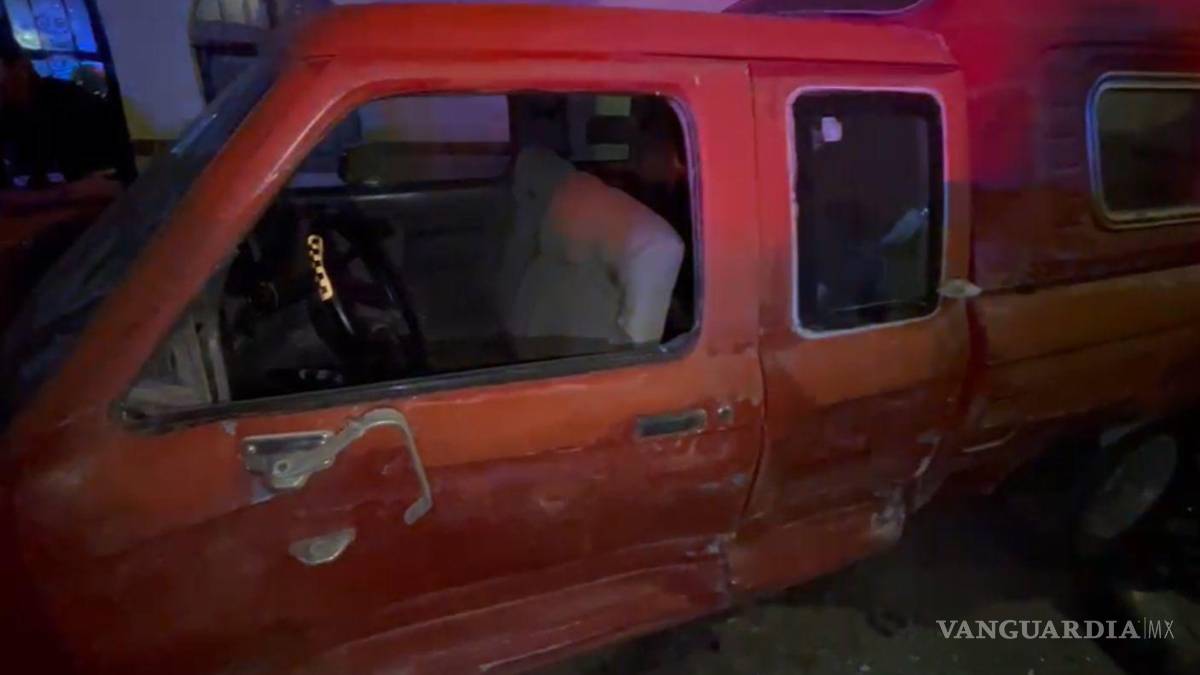 Ebrio y necio choca contra ocho vehículos en Valle Dorado