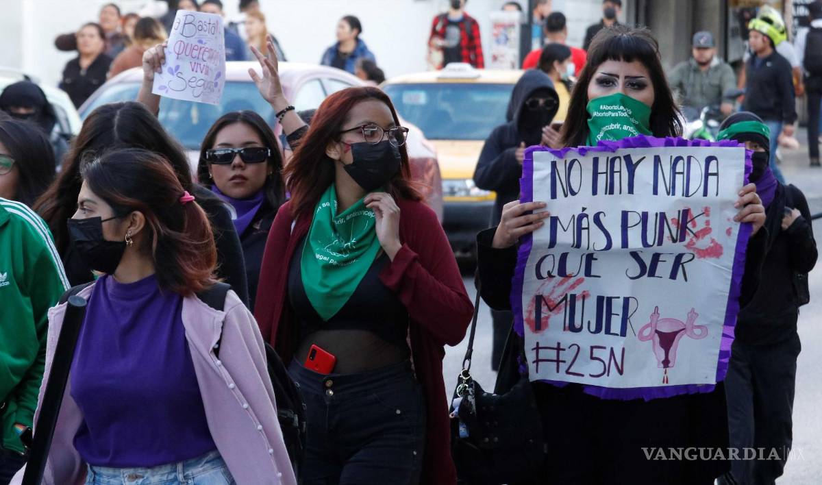 $!Mujeres marcharon en las calles de Saltillo este 25N contra la violencia.
