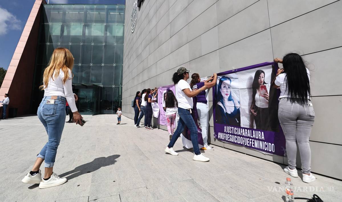 $!Las pancartas que pusieron a las afueras del Centro de Justicia Penal simbolizaron la resistencia que mantienen.