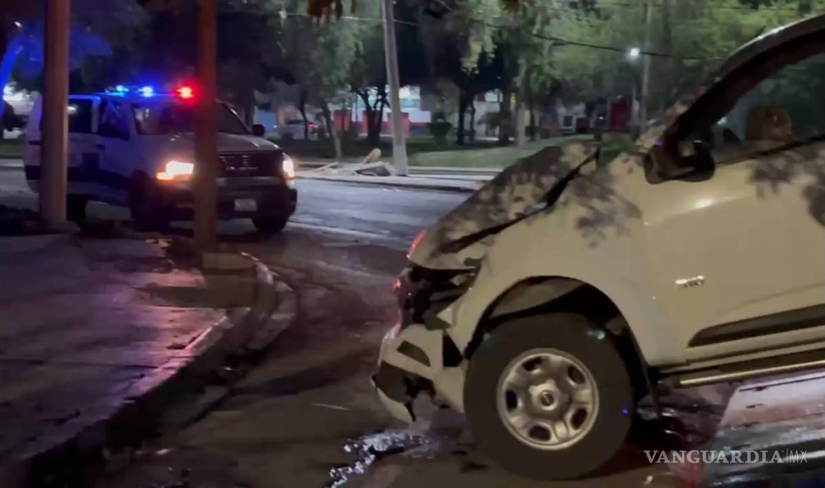 $!A pesar de la magnitud del impacto y de los daños materiales registrados en la camioneta, el conductor fue localizado ileso a un costado del vehículo por las autoridades que atendieron el incidente.