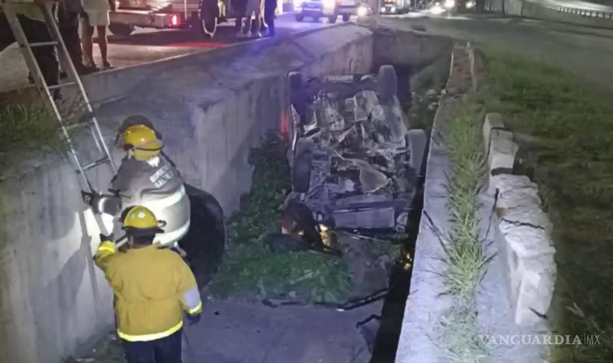 $!El conductor presuntamente circulaba bajo los influjos del alcohol cuando perdió el control de la unidad.