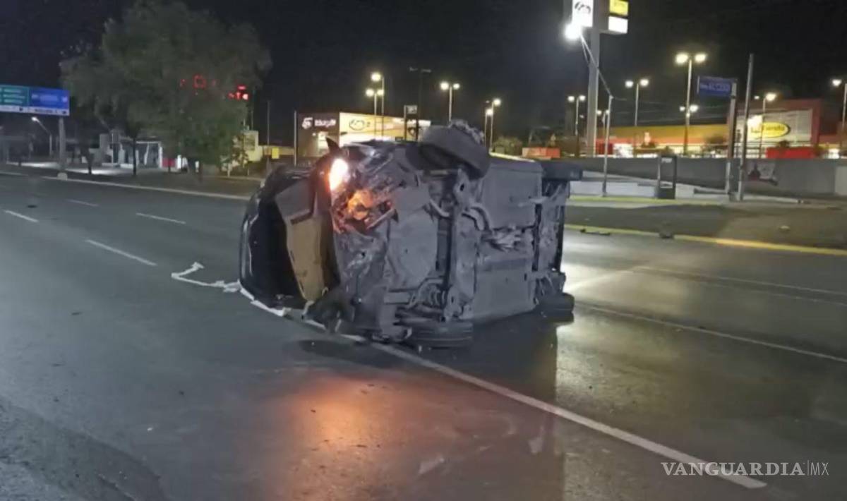 $!Dos carriles quedaron obstruidos mientras se realizaban las maniobras de auxilio.
