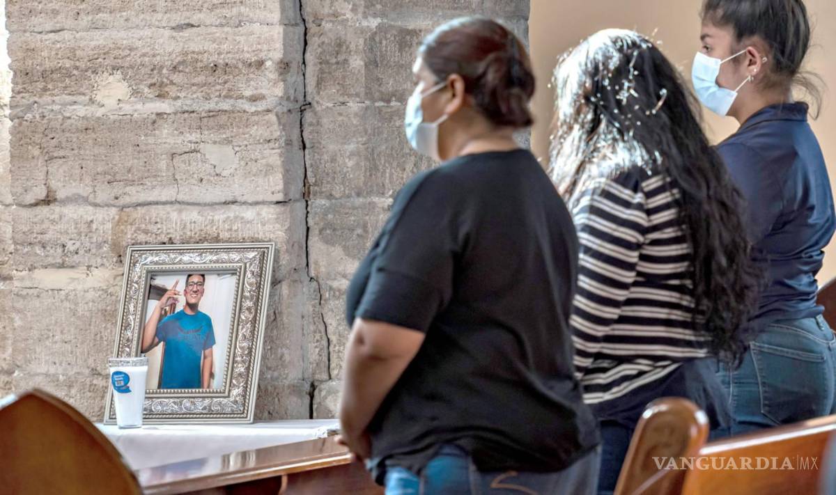 $!Se ofreció una misa en la Parroquia de San José en memoria de Eduardo. Acudieron familia y amigos.