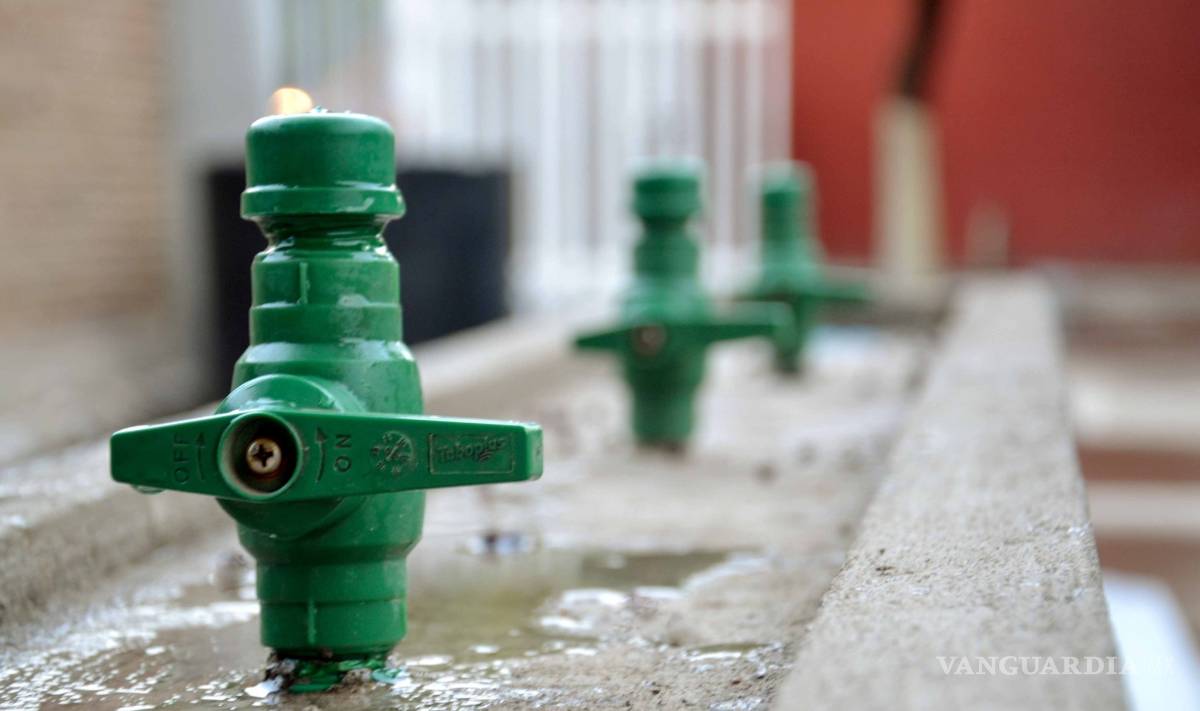 $!Alcalde de Torreón entrega cisterna a la primaria Habib Estéfano