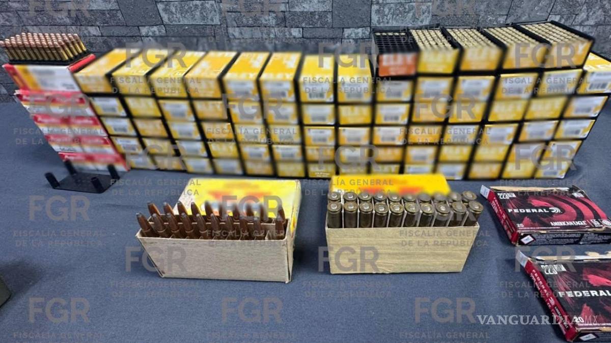 Vinculan a proceso a mujer por posesión de armas de uso exclusivo en NL