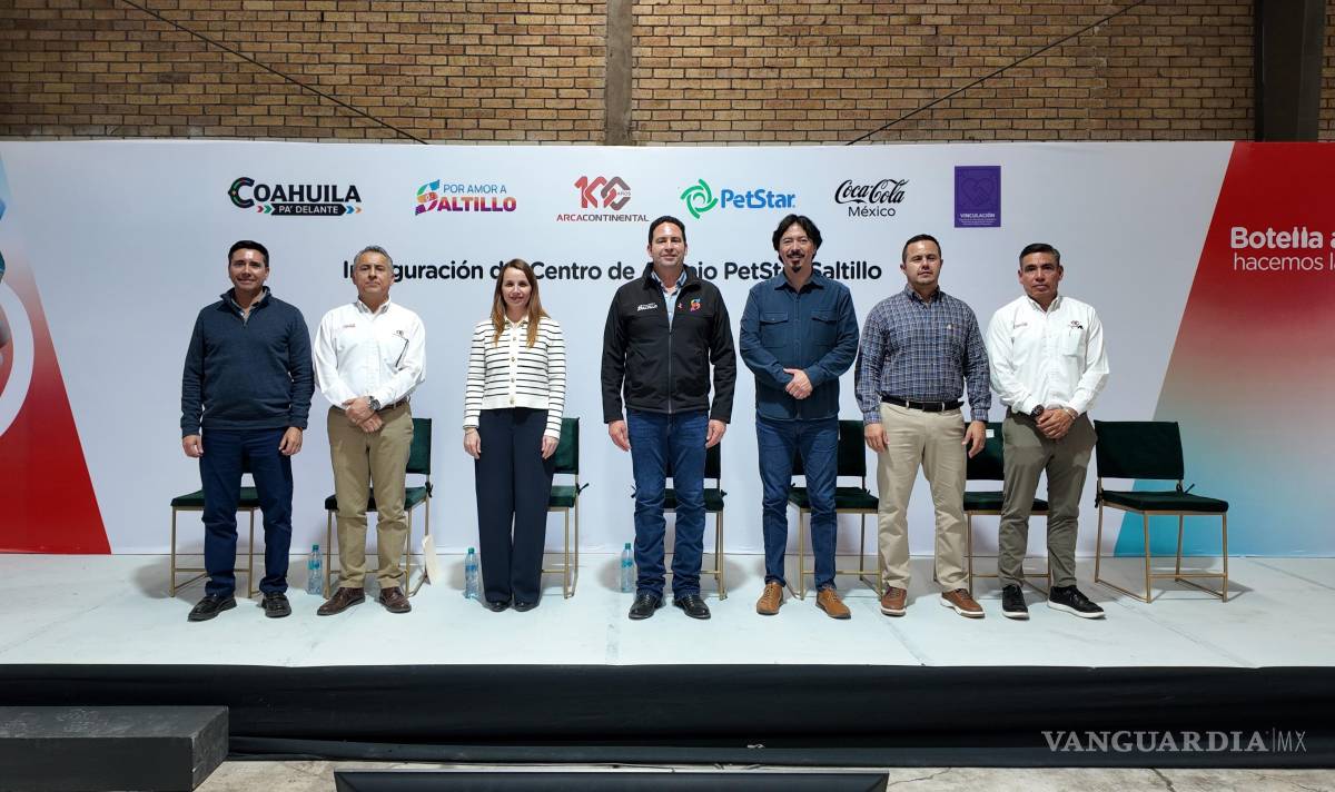 $!El alcalde Javier Díaz González ( centro) participó en la inauguración del centro, desarrollado en colaboración con Arca Continental, Coca-Cola México y PetStar.