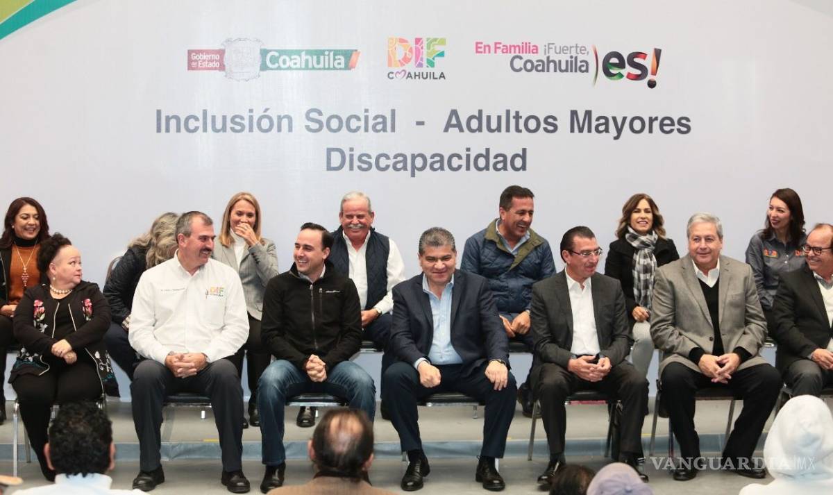 $!Entrega Miguel Riquelme vehículos a los programas UNEDIF, “Adultos Mayores en Abandono” y “Sobre Ruedas nos Movemos Juntos”.