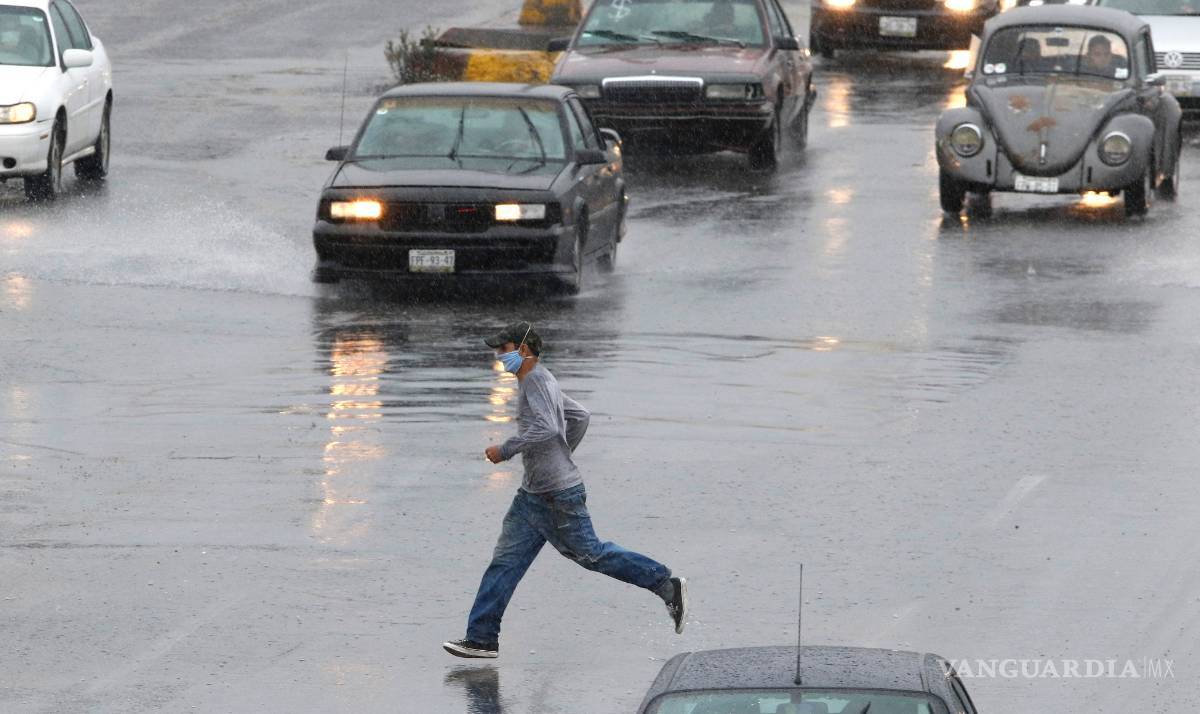 $!Saltillo bajo el agua por paso del huracán 'Hanna'