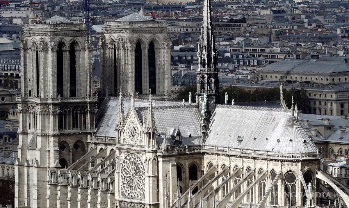$!Catedral de Notre Dame en el centro de París es devorada por las llamas (fotogalería)