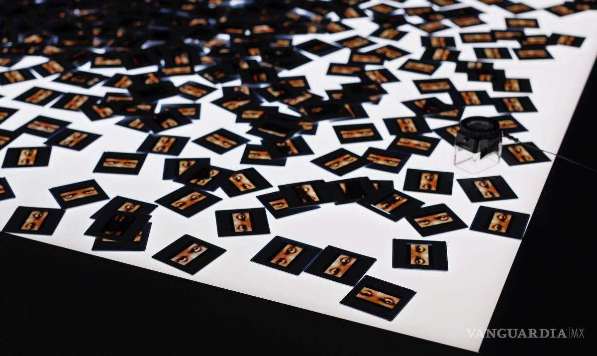 $!Un millón de diapositivas a color componen la pieza ‘El silencio de Nduwayezu’, del artista chileno Alfredo Jaar en el Museo de Bellas Artes de Boston.