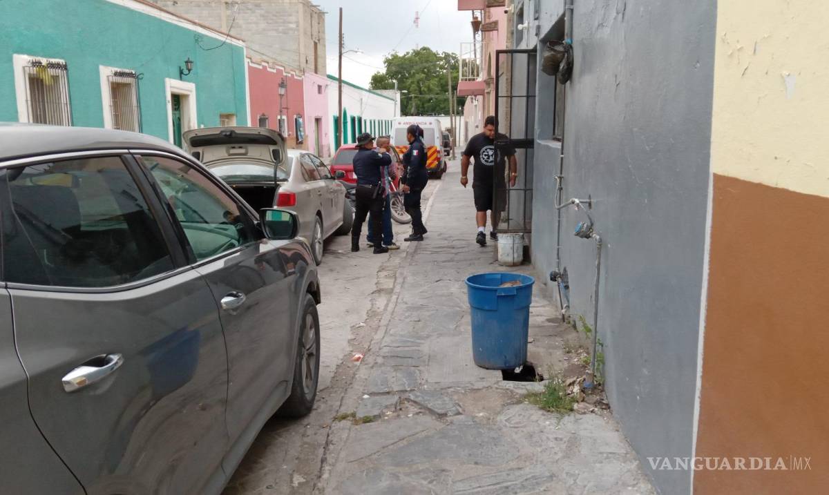 $!Elementos de Seguridad Pública aseguraron al agresor tras localizarlo en un restaurante cercano.