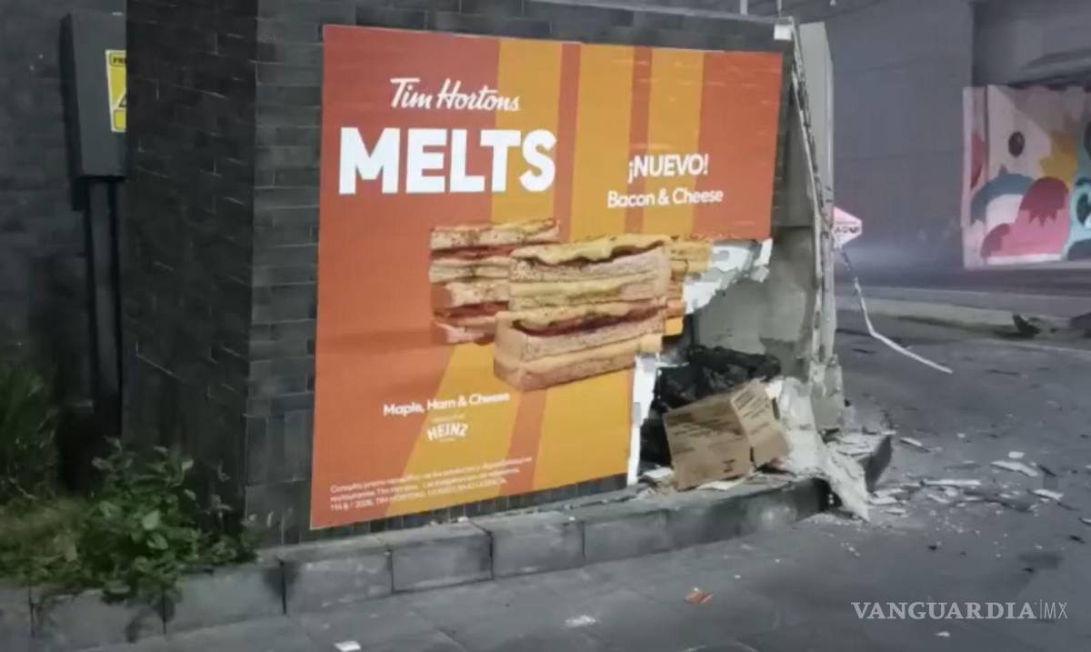 $!La persecución se extendió hasta la plaza Distrito V, donde el sujeto causó daños en un establecimiento.