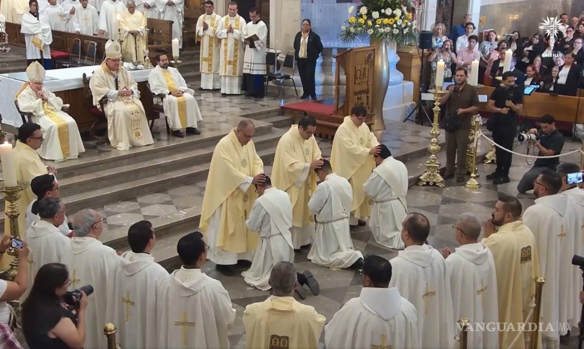 $!La imposición de las manos marcó el momento central de la ordenación sacerdotal.