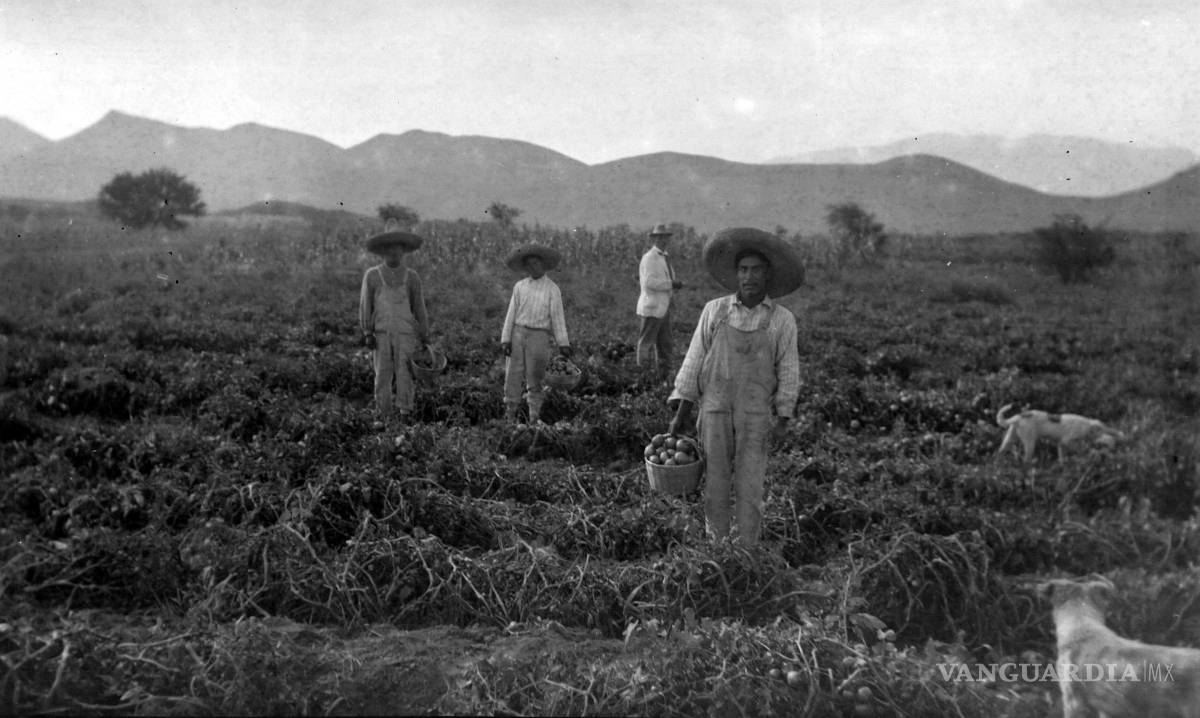 $!Trabajadores típicos de una hacienda del siglo XIX.