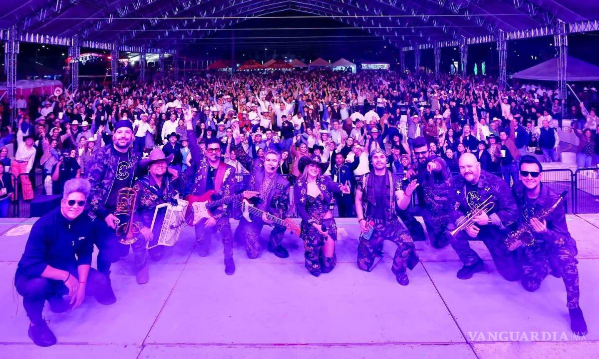 $!El público respondió con gran asistencia a las presentaciones de los grupos musicales programados dentro del Festival Vaquero.