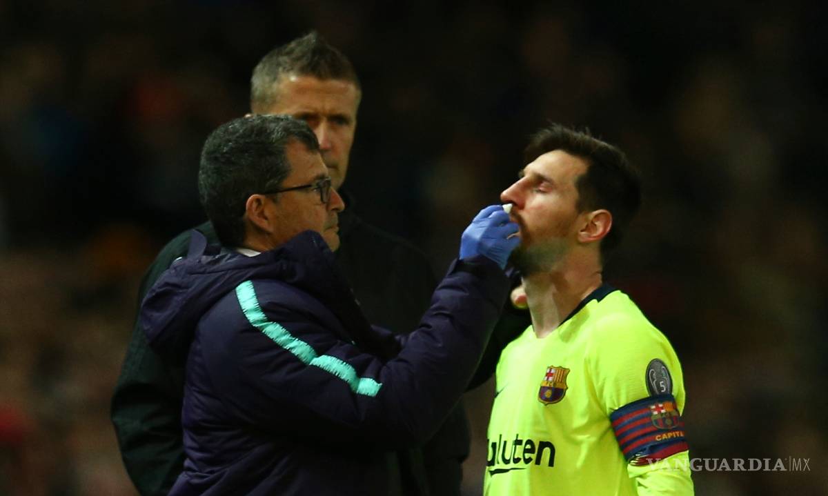 $!Así quedó el rostro de Messi tras un choque con Smalling