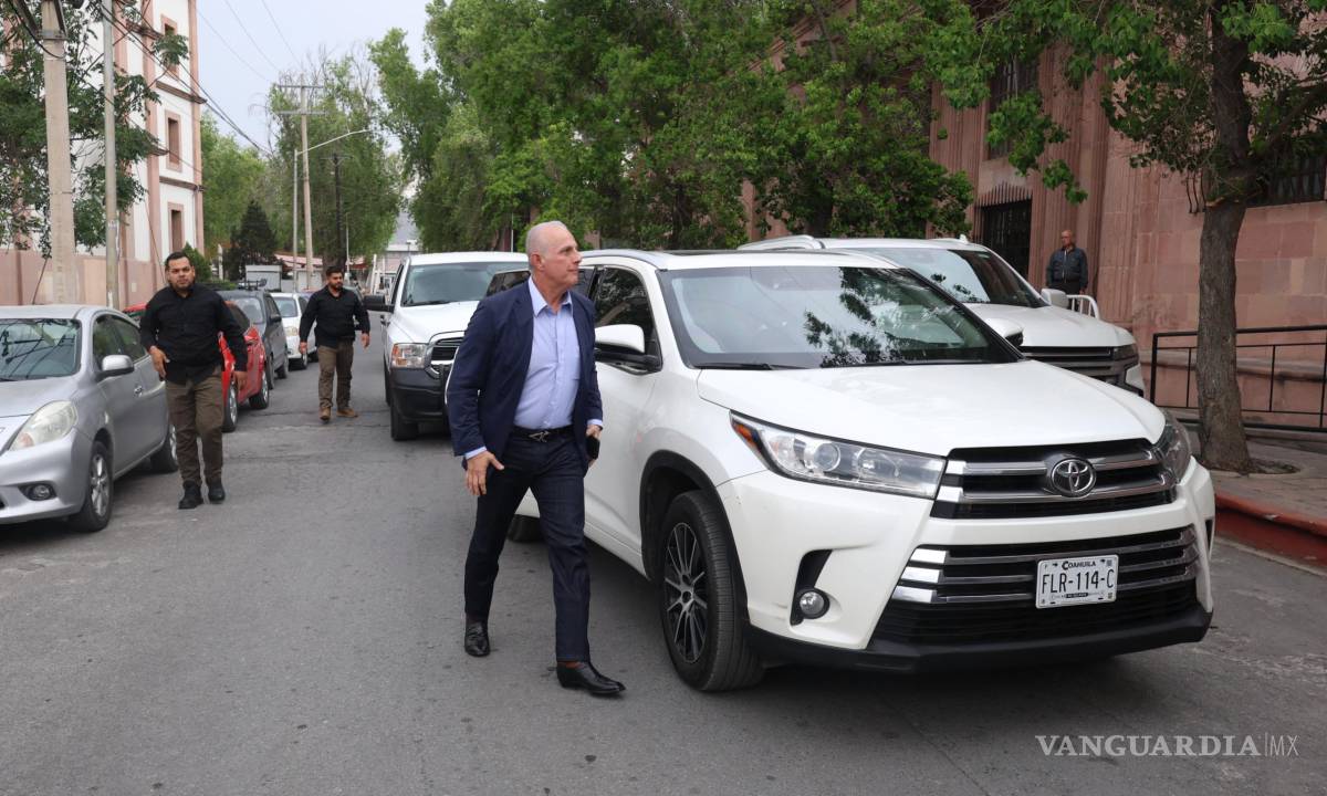 $!Román Alberto Cepeda acudió esta tarde al Congreso de Coahuila para dar explicaciones sobre la situación de seguridad en Torreón.