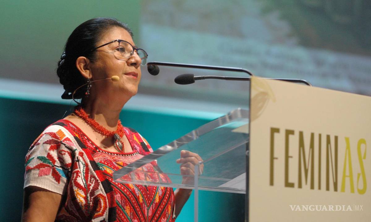 $!La presidenta de la Asociación de Cocineras Tradicionales de Oaxaca (México), Celia Florián, arvierte sobre los efectos que puede tener la expansión de locales y franquicias de comida rápida en las costumbres alimentarias y la salud de los mexicanos. EFE/Juan González