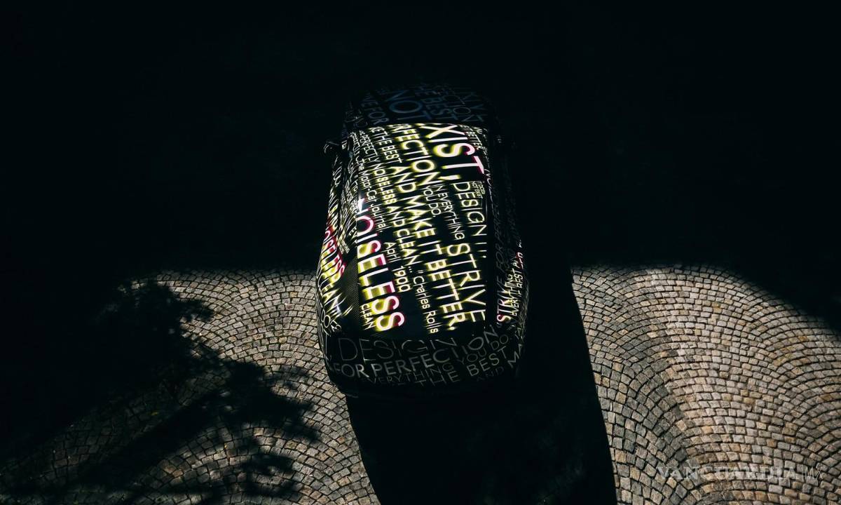 $!Rolls-Royce presentó su auto eléctrico Spectre; a partir de 2030 solo fabricará coches a batería