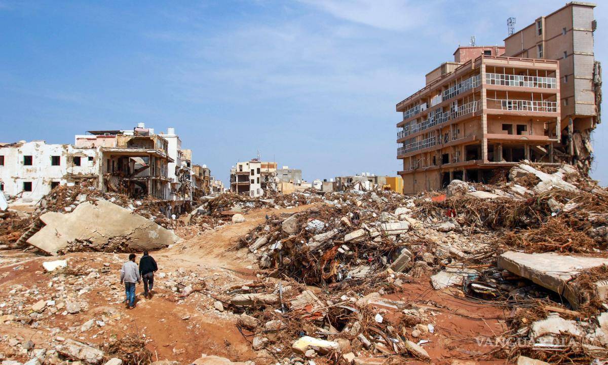 $!‘El mar arroja cadáveres’, estiman 20 mil muertos en Libia tras inundaciones