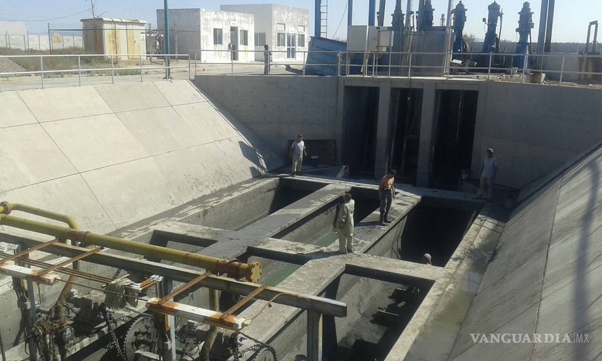 $!Repara Simas Torreón colector deteriorado y cárcamo