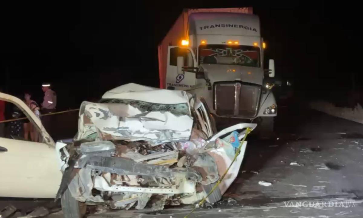 $!El Nissan Tsuru en el que viajaba la familia quedó destrozado tras el impacto registrado el pasado 29 de julio.
