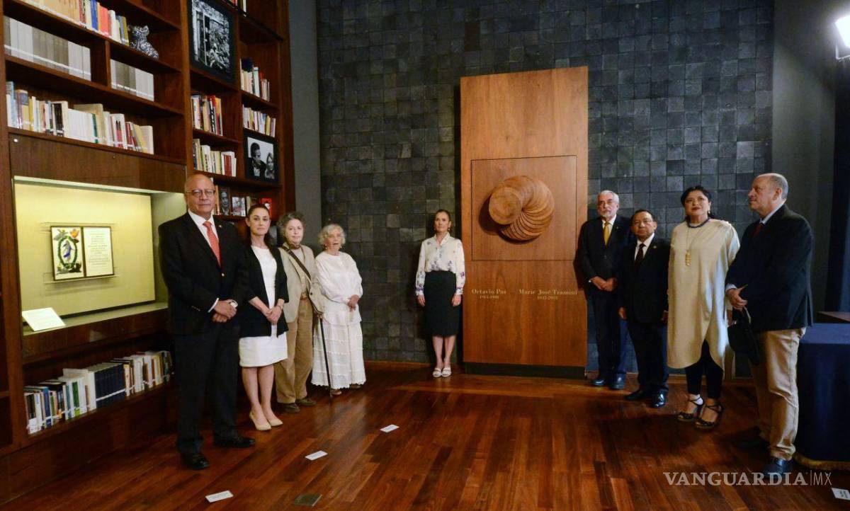 $!Ceremonia en la cual fueron depositadas las cenizas de Octavio Paz y de su esposa Marie José Tramini “Marijo”, en el Colegio de San Ildefonso.