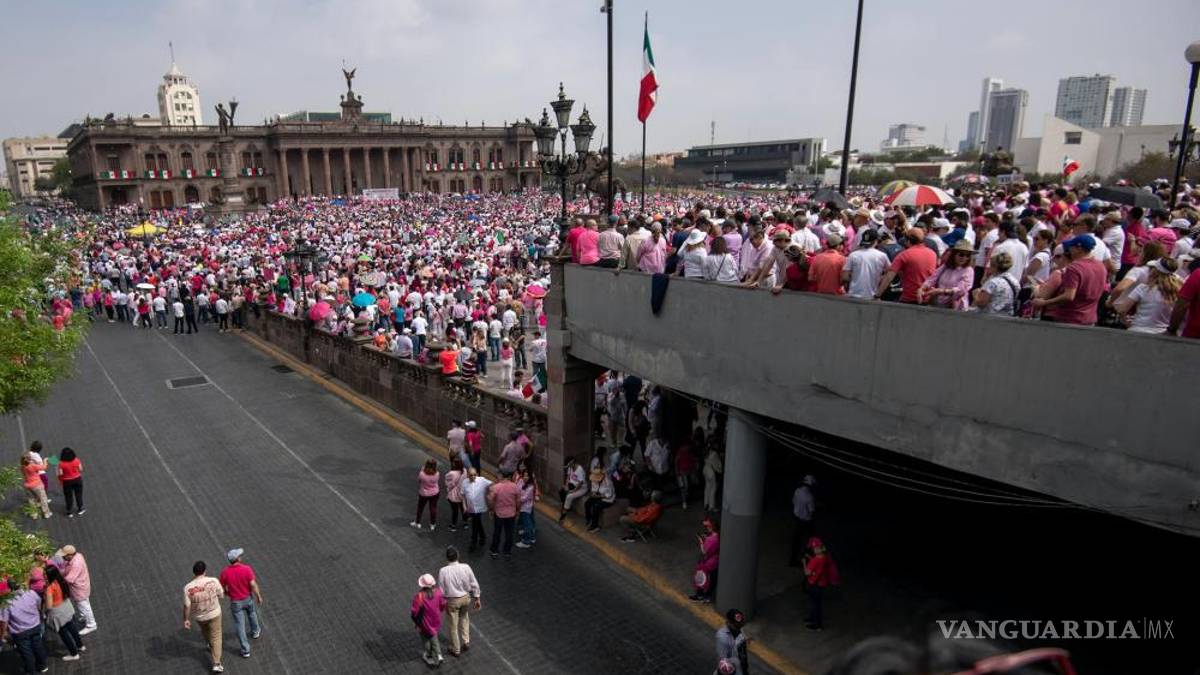Así toman las calles y plazas miles de mexicanos para defender al INE (Fotos)