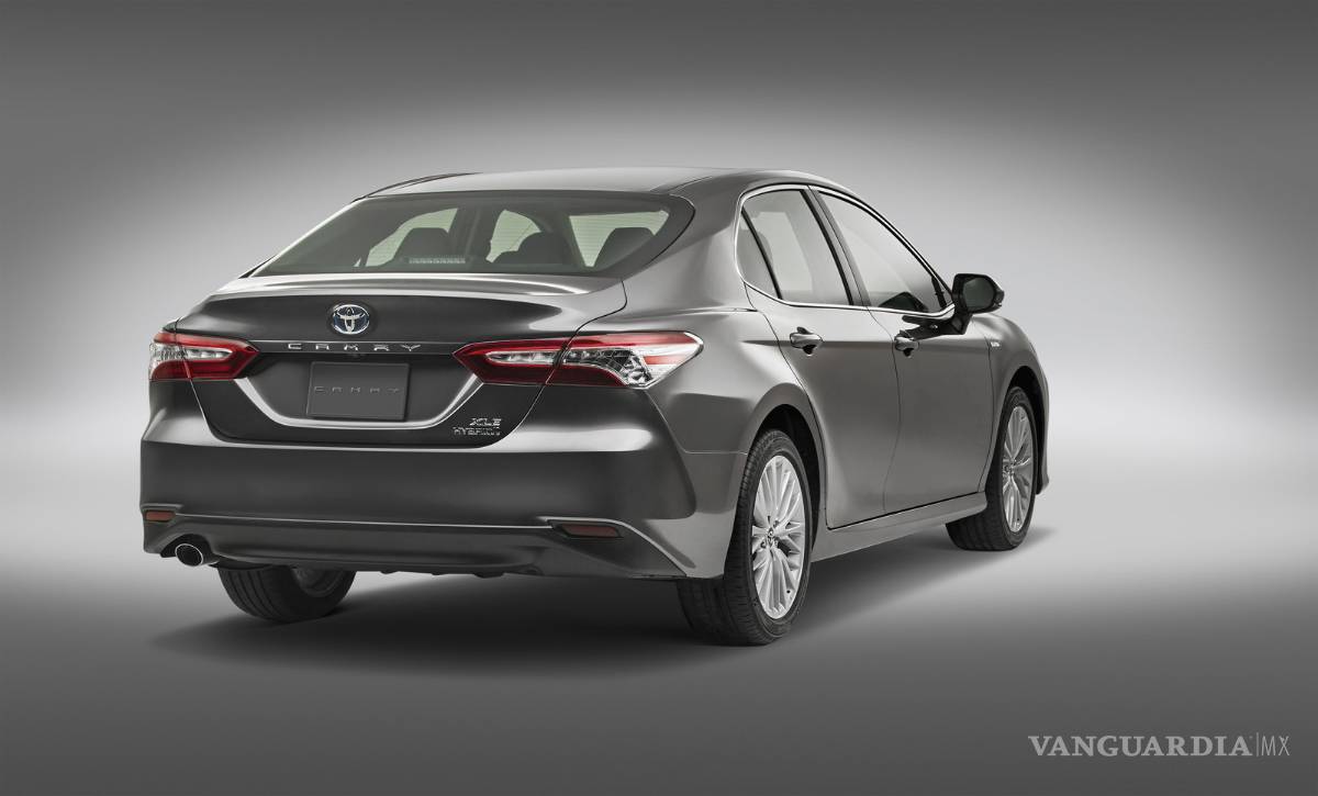 $!Toyota Camry Hybrid llega a México; estos son sus precios, versiones y equipamiento