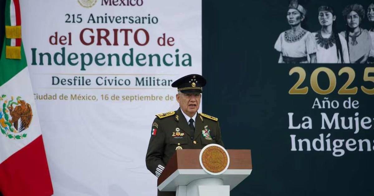 Sedena llama a la unidad y celebra primer desfile encabezado por una mujer presidenta