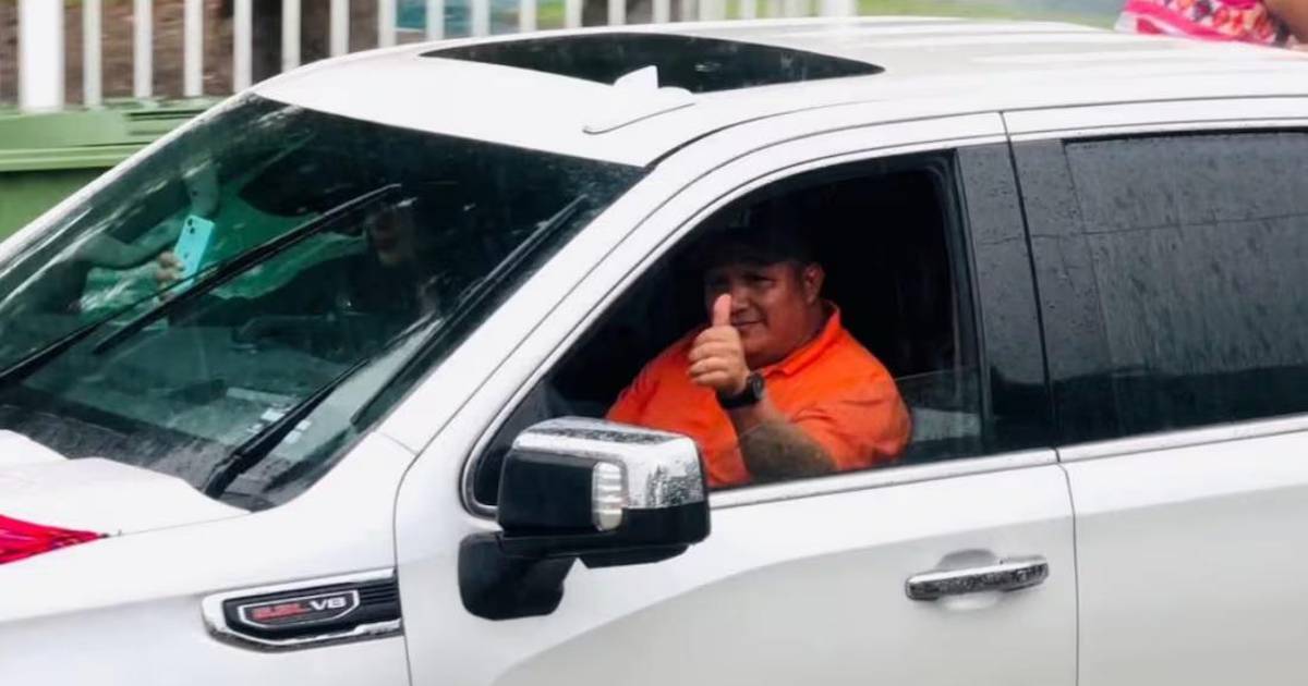 Denuncian que alcalde se transporta en camioneta de casi 2 mdp