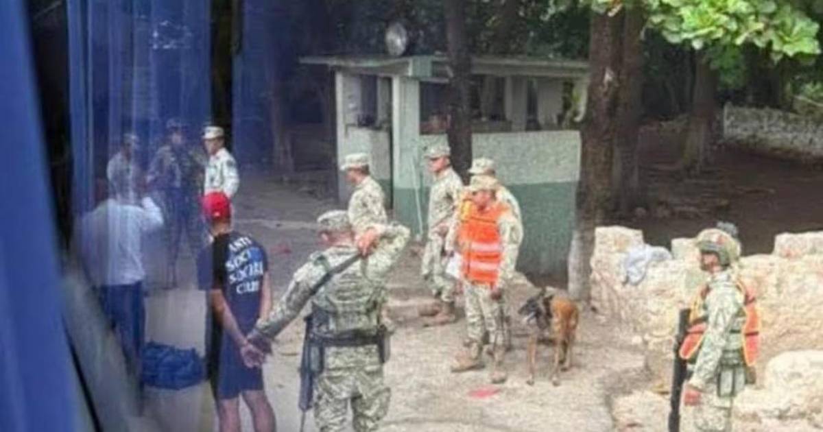 Detienen a dos hombres que fumaban cristal en autobús; Ejército halla 10 kilos de droga