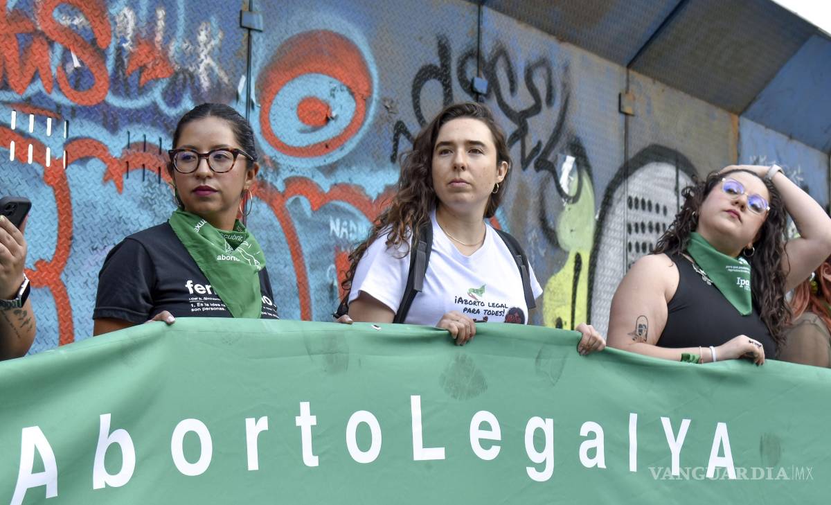 $!Organizaciones feministas conmemoraron este jueves el 18 aniversario de la despenalización del aborto en Ciudad de México | Foto: Instituto de Liderazgo Simone de Beauvoir / EFE