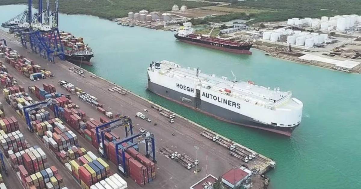 Hay 8 puertos y 555 empresas ligados al huachicol fiscal